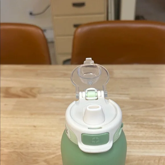 Ello Sage Green Water Bottle with Flip Lid - Picture 2 of 8